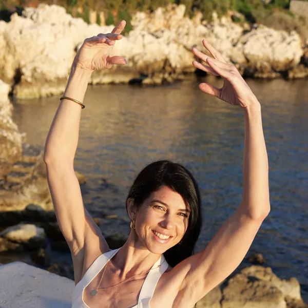 Bras — tonus et posture des bras